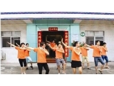 东莞工厂员工爆笑翻拍《小苹果》,疯狂节奏完全停不下来! 东莞工厂员工爆笑翻拍《小苹果》,疯狂节奏完全停不下来!