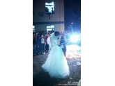 【90后女生太猛了】大学女生穿婚纱在男生寝室楼下求婚 【90后女生太猛了】大学女生穿婚纱在男生寝室楼下求婚