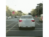 激怒!东莞再现“路怒哥”,竟然够胆挑衅大货车! 激怒!东莞再现“路怒哥”,竟然够胆挑衅大货车!